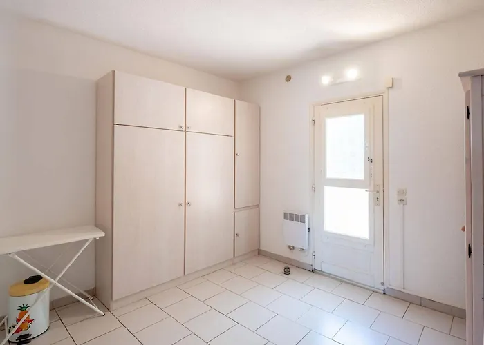 Confortable A Aiguebelle Avec Terrasse Et Parking Prive - Fr-1-816-13 Lägenhet *