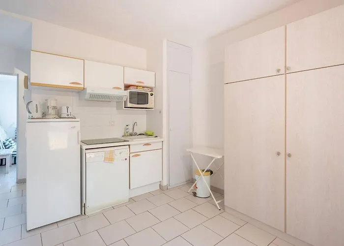 Confortable A Aiguebelle Avec Terrasse Et Parking Prive - Fr-1-816-13 *