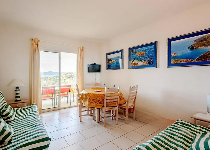 Confortable A Aiguebelle Avec Terrasse Et Parking Prive - Fr-1-816-13 Lägenhet *