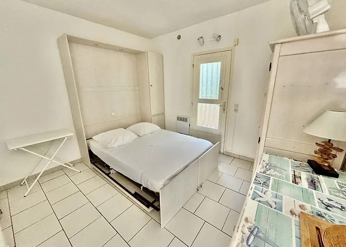 Confortable A Aiguebelle Avec Terrasse Et Parking Prive - Fr-1-816-13 Lägenhet Le Lavandou