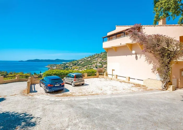 Lägenhet Confortable A Aiguebelle Avec Terrasse Et Parking Prive - Fr-1-816-13 Le Lavandou